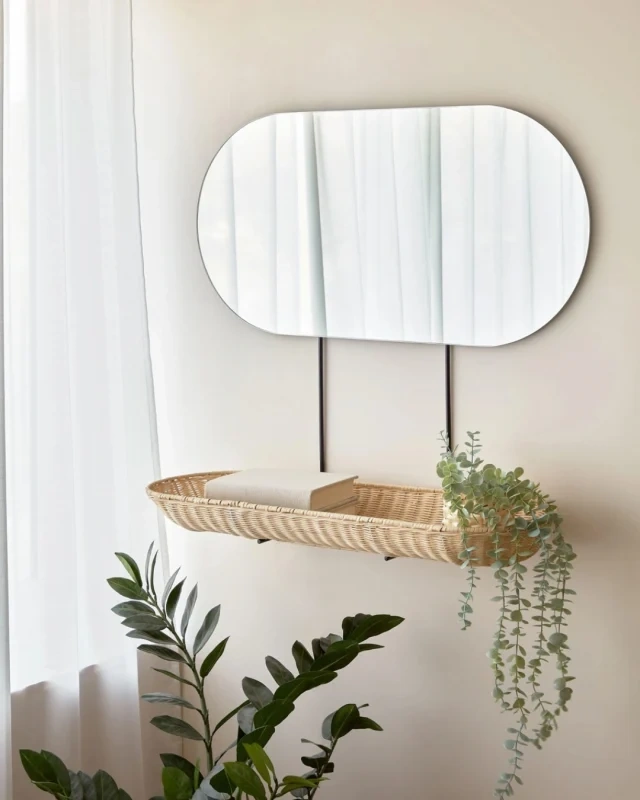 Ebian spejlet fra Kave Home er både funktionelt og dekorativt ✨⁠
⁠
Spejlet er håndlavet og indeholder materialer som glas, rotting, og jern, hvilket sikrer, at alle er unikke med deres egne individuelle karaktertræk 🤍