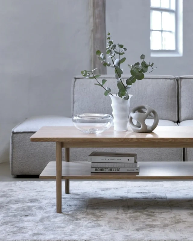 Fineste Ponza sofabord fra Nordique Design 🤎⁠
⁠
Sofabordets rene linjer og naturlige farvetoner gør det let at integrere i enhver stue, uanset hvilken stil du indretter efter 🤩