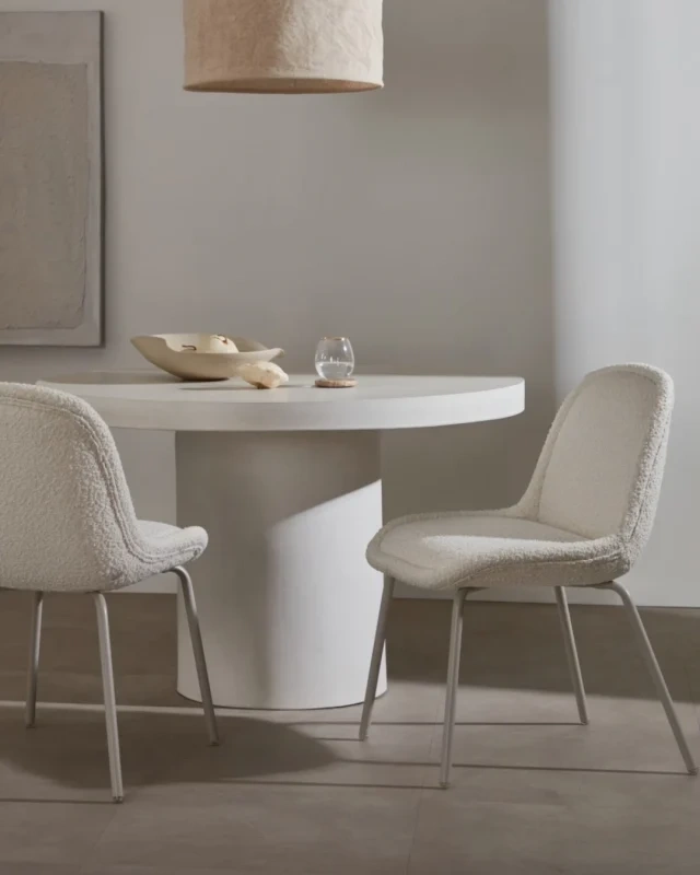 Se lige dette smukke Aiguablava spisebord, som både kan bruges inde og ude 🫶