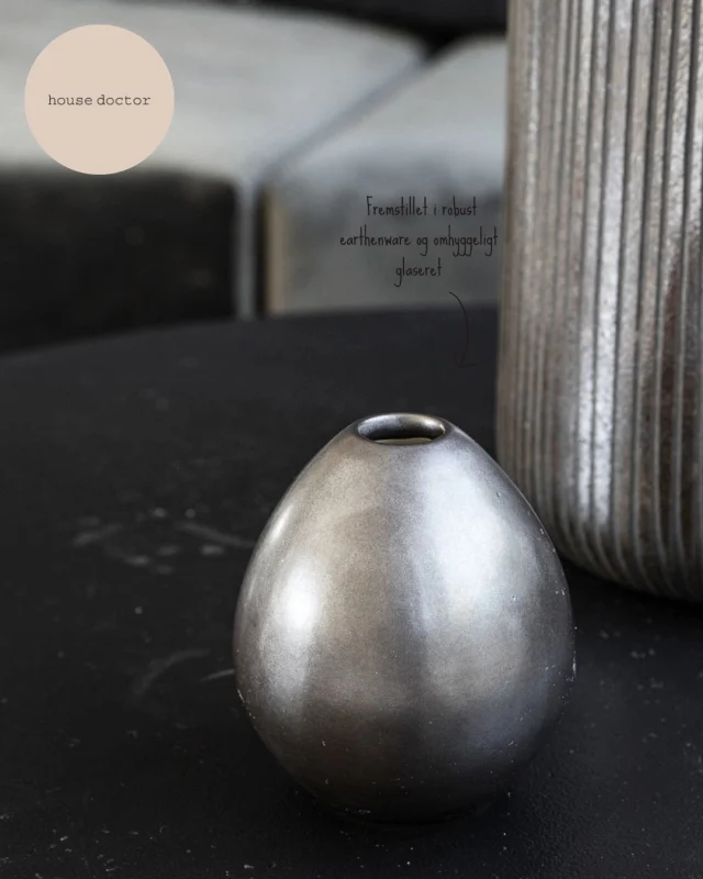 Fineste Baby Farao vase fra House Doctor i matsort 🖤