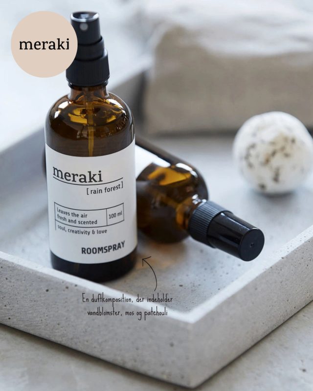 Roomspray'en med duften rain forest fra Meraki er perfekt til dagligstuen, soveværelset eller badeværelset, da den skaber både en afslappet og indbydende stemning 😍