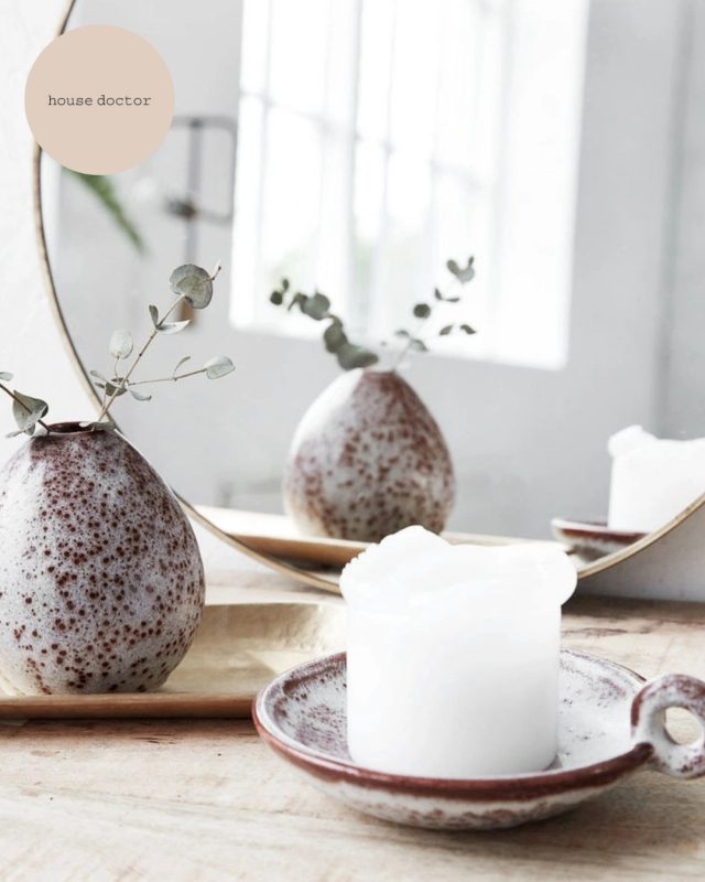 Hvis i spørger os, så kan man aldrig få nok lysestager. De giver lige det sidste touch til indretningen, og så bringer de en masse hygge med sig 🕯️⁠
⁠
Freja lysestagen fra House Doctor er helt klart et must-have... Så hvad venter du på? 🤭