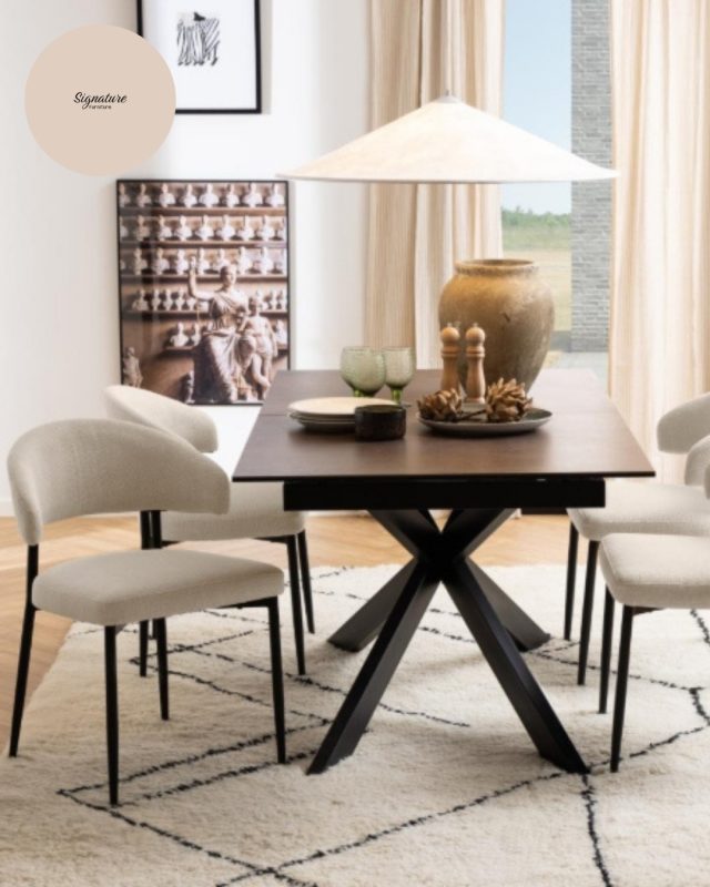 Novella spisebordsstole i beige fra Signature 🤍
