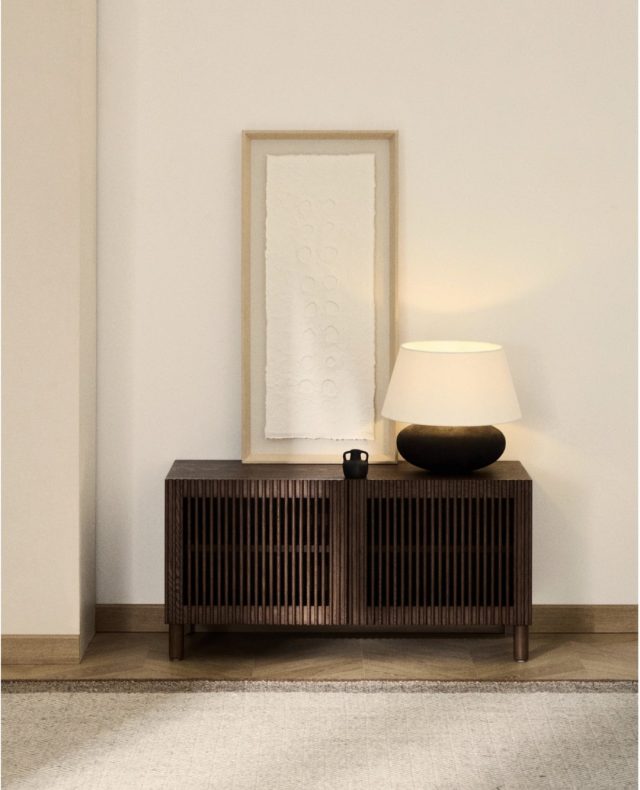 ✨ Nyhed fra Kave Home ✨⁠
⁠
Beyla skoskabet kombinerer funktion og æstetik i et stilrent design. Skoskabet er udført i mørkt træ med et unikt udtryk, som gør det ideelt til et nordisk og elegant hjem 🤎⁠
⁠
Find skoskabet på Likehome.dk ✨⁠
⁠
❗️ Bliv en del af kundeklubben og få:⁠
10 % rabat på alle varer, loyalitetspoints og 3 års reklamationsret ✨⁠
⁠
⁠
#entréinspiration #entréindretning #opbevaring #nordicentry #spejldesign #boliginspiration #hjemmedetaljer #skandinaviskdesign #entréstyle #velkommenhjem