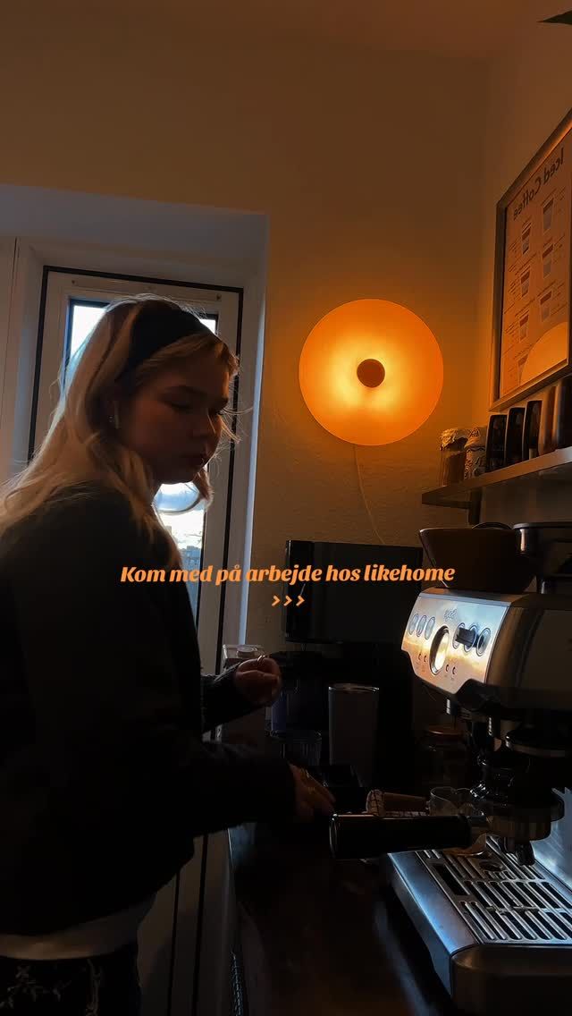På vej på arbejde hos LikeHome 🤍
Elsker at starte dagen stille ud, inden SoMe-opgaverne kalder ✨#

#likehomedk #endagpåkontoret #kaffe #boliginspiration arbejde