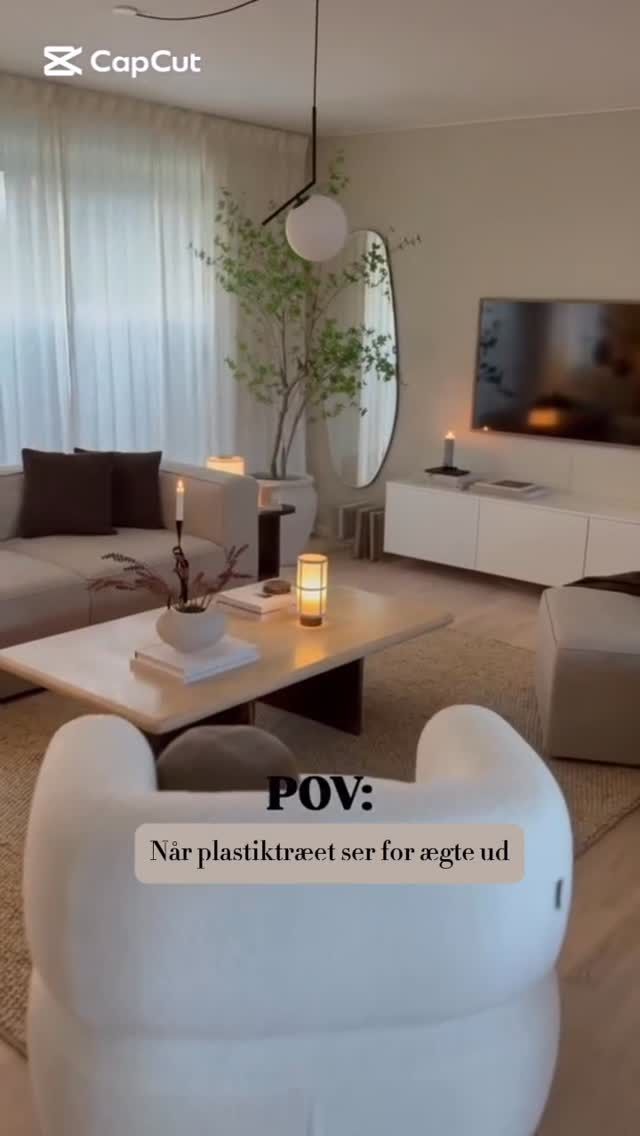 POV: Når plastiktræet ser for ægte ud 🤷🏽‍♀️🌳⁠
⁠
Den kunstige Enkianthus fra Kave Home giver et naturligt og realistisk udtryk 🤍⁠
Så fint udført at den næsten ser ægte ud og skaber en varm stemning i rummet.⁠
⁠
Find den på likehome.dk ✨⁠
⁠
videoen er fra: home_by_juul⁠
⁠
❗️ Bliv en del af kundeklubben og få:⁠
10 % rabat på alle varer, loyalitetspoints og 3 års reklamationsret ✨⁠
⁠⁠
⁠
#stueindretning #stueinspiration #hyggehjørne #nordicliving #likehomedk