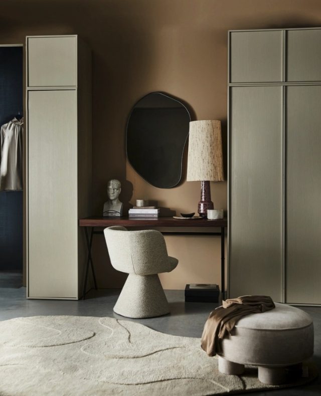 ☁️⁠ Tæppe fra WOOOD ☁️⁠
⁠
Mangler du et tæppe med et anderledes og blødt udtryk 🤍⁠
Alya tæppet har en afrundet L-form og bølgede detaljer i stoffet, som giver et unikt og organisk look og passer perfekt ind i et nordisk hjem.⁠
⁠
Den lyse nuance og de bløde former skaber ro og gør tæppet ideelt til stue eller soveværelse, hvor indretningen gerne må have lidt ekstra karakter.⁠
Find tæppet på Likehome.dk ✨⁠
⁠
❗️ Bliv en del af kundeklubben og få⁠
10 % rabat på alle varer, loyalitetspoints og 3 års reklamationsret⁠
⁠
⁠
⁠
#soveværelsesinspiration #soveværelsesdesign #bedroomgoals #nordicbedroom #bedroomstyle #hjemmehygge #soveværelsesdetaljer #sengetid #spisestueinspiration #spisestueindretning #borddækning #spisebord #nordicdining #skandinaviskdesign #boliginspiration #spisestuestil #hyggevedbordet #interiør⁠