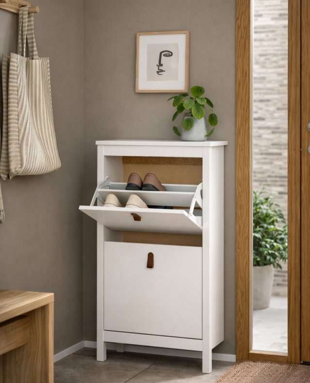 ❗️ Kampagne med Vesterholm❗️⁠
⁠
Lunor skoskabet med 2 rum er en del af vores kampagne med Vesterholm 🤍⁠
En stilren og praktisk løsning til entréen med plads til op til 8 par sko.⁠
⁠
Fås i 4 farver, så du kan vælge den variant der passer til din indretning.⁠
⁠
Kampagnen gælder til 30/3 ✨⁠
⁠
Find Vesterholm på likehome.dk ✨⁠
⁠
⁠
#entréinspiration #entréindretning #opbevaring #nordicentry #spejldesign #boliginspiration #hjemmedetaljer #skandinaviskdesign #entréstyle #velkommenhjem