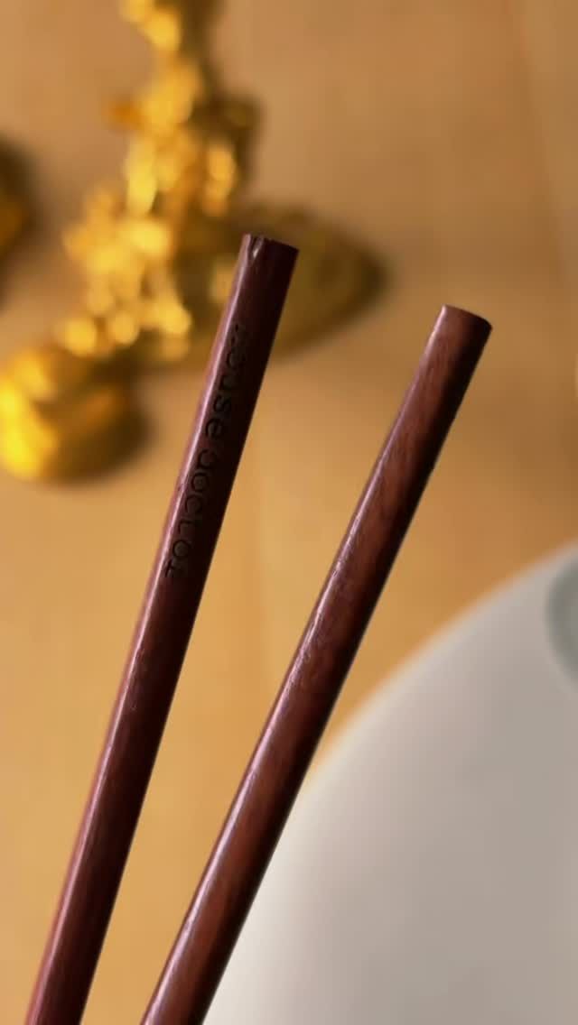 🥢Før 119 kr nu kun 90 kr for 6 sæt🥢
Flotte spisepinde i mørkt akacietræ 🍜🤎
Spar 29 kr ✨
likehome.dk🏒

#likehomedk #spisepinde #kampagne #mad #boliginspiration