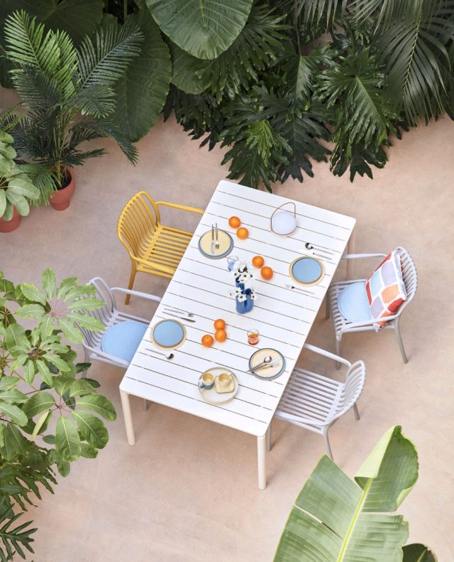 💛Pop of color til terrassen💛⁠
⁠
Mangler du lidt farve ved dine udendørs møbler i år? 🌼⁠
Isabellini spisebordsstolen fra Kave Home i sennep giver et flot og varmt pop of color til terrassen eller altanen.⁠
⁠
Perfekt til forår og sommer. ☀️⁠
⁠
Find den på likehome.dk ✨⁠
⁠
❗️ Bliv en del af kundeklubben og få:⁠
10 % rabat på alle varer, loyalitetspoints og 3 års reklamationsret ✨⁠
⁠
⁠
#sommer #sommerstemning #udendørsmøbler #havemøbler⁠
#terrasse #udendørsindretning⁠
#boliginspiration #likehome