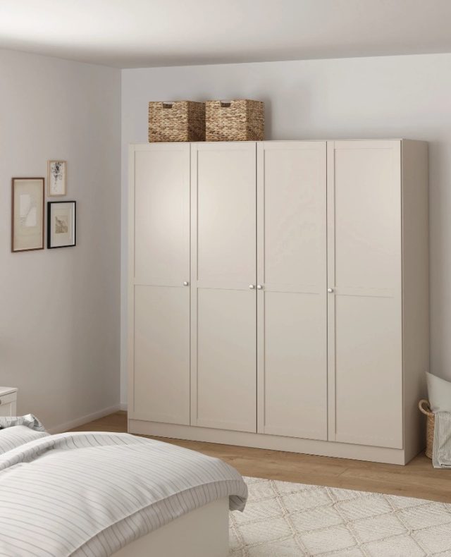 ❗️Kampagne med 15% på Vesterholm❗️⁠
⁠
Billund garderobeskabet er en del af vores kampagne med Vesterholm🐚⁠
Et stilrent og rummeligt garderobeskab med 4 døre i farven Kashmir, en flot lys og varm grå nuance.⁠
⁠
Kampagnen gælder til 30/3 ✨⁠
⁠
Find Billund garderobeskabet på likehome.dk ✨⁠
⁠
⁠
⁠
#soveværelsesinspiration #soveværelsesdesign #bedroomgoals #nordicbedroom #boliginspiration #skandinaviskdesign #bedroomstyle #hjemmehygge #soveværelsesdetaljer #sengetid ⁠
#entréinspiration #entréindretning #opbevaring #nordicentry #entréstyle #velkommenhjem