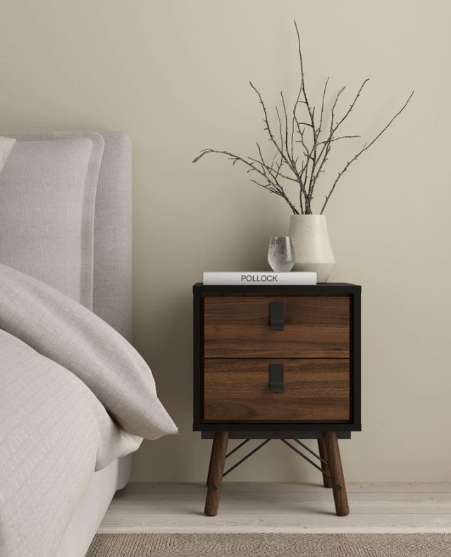 ❗️Kampagne med 15% på Vesterholm❗️⁠
⁠
Askø sengebordet kombinerer nordisk design med praktisk opbevaring 🤍⁠
Et stilrent natbord med to rummelige skuffer og et let, moderne udtryk, der passer perfekt til soveværelset.⁠
⁠
Fås i 2 farver, så du kan vælge den variant der matcher din indretning.⁠
⁠
Kampagnen gælder til 30/3 ✨⁠
⁠
Find Askø sengebordet på likehome.dk ✨⁠
⁠
⁠
#soveværelsesinspiration #soveværelsesdesign #bedroomgoals #nordicbedroom #boliginspiration #skandinaviskdesign #bedroomstyle #hjemmehygge #soveværelsesdetaljer #sengetid ⁠