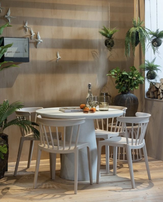 ❗️Forårskampagne med 15% på WOOOD❗️⁠
⁠
Der er 15% på et stort udvalg af varer fra WOOOD 🪭⁠
Her ses Damon spisebordet i et lækkert og æstetisk design med beton look, der giver et moderne og stilrent udtryk.⁠🤍⁠
⁠
Kan bruges både indendørs og udendørs.⁠
⁠
Kampagnen gælder til og med den 19/4 ✨⁠
⁠
Find det og mere på likehome.dk ✨⁠
⁠
⁠
#spisestueinspiration #spisestueindretning #borddækning #spisebord #nordicdining #skandinaviskdesign #boliginspiration #spisestuestil #hyggevedbordet #interiør⁠