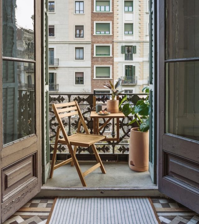 🤍 Rå materialer møder tidløst design⁠
⁠
Aiguablava sofabordet er skabt til dig, der elsker et enkelt og moderne udtryk med masser af karakter.⁠
⁠
Den naturlige cementoverflade giver bordet et eksklusivt og roligt look, som passer perfekt ind på terrassen eller i loungeområdet ✨⁠
⁠
Et stilfuldt samlingspunkt til sommerens afslappede stunder under åben himmel ☀️🌿⁠
⁠
#terrasseinspiration #sofabord #udendoersmoebler #outdoorliving #sommerstemning #boliginspiration #likehome