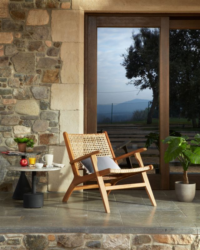 ☀️ Nyd sommeren i komfort og stil ☀️⁠
⁠
Rigono lænestolene fra Kave Home kombinerer massivt træ, flettede detaljer og bløde hynder i et tidløst design, der skaber en rolig og indbydende stemning på terrassen 🤍⁠
⁠
Find dem på likehome.dk 🌿⁠
⁠
🤍 Bliv medlem af Likehomes kundeklub og få 10 % rabat på produkter, der ikke allerede er sat ned.⁠
⁠
#kavehome #terrasse #udendørsmøbler #lænestol #havemøbler #sommer #boliginspiration #likehome