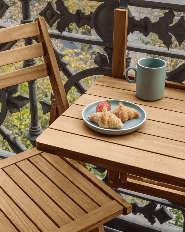 🌿 Få mere ud af din altan 🌿⁠
⁠
Amarilis altanbordet fra Kave Home monteres nemt på altanens rækværk og giver dig den perfekte plads til morgenkaffen eller et glas vin i aftensolen 🤍⁠
⁠
Find det på likehome.dk ✨⁠
⁠
🤍 Bliv gratis medlem af Likehomes kundeklub og få 10 % rabat på produkter, der ikke allerede er sat ned.⁠
⁠
#kavehome #altan #altanbord #sommer #boliginspiration #likehome